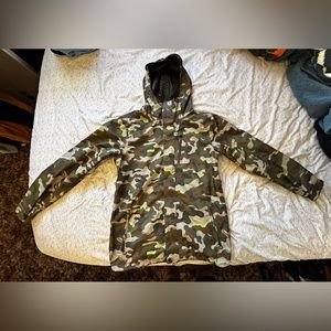 Men’s Camo Volcom Goretex Ski/Snowboard Jacket (Size M)